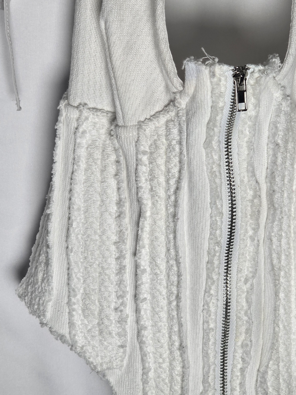 NWT Pretty Little Thing White Textured Halter Zip-Front Crop Corset Top, Sz 2 - Picture 3 of 7